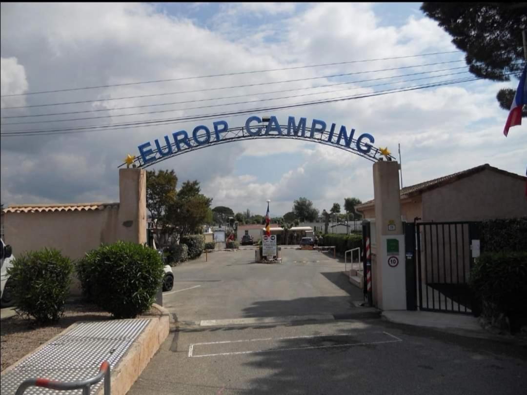 Vacances Familiales Dans Camping Avec Piscine Fréjus Exteriér fotografie
