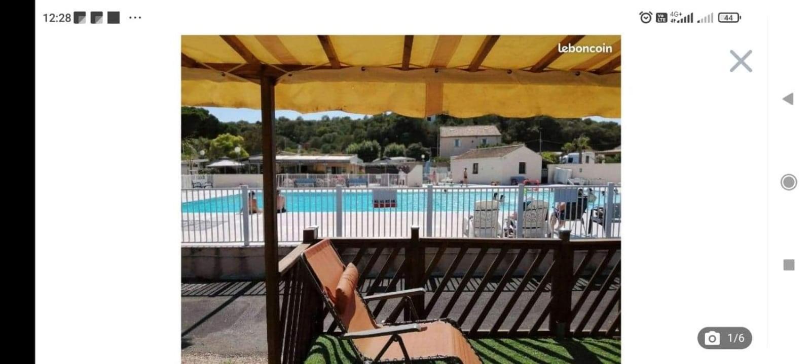 Vacances Familiales Dans Camping Avec Piscine Fréjus Pokoj fotografie