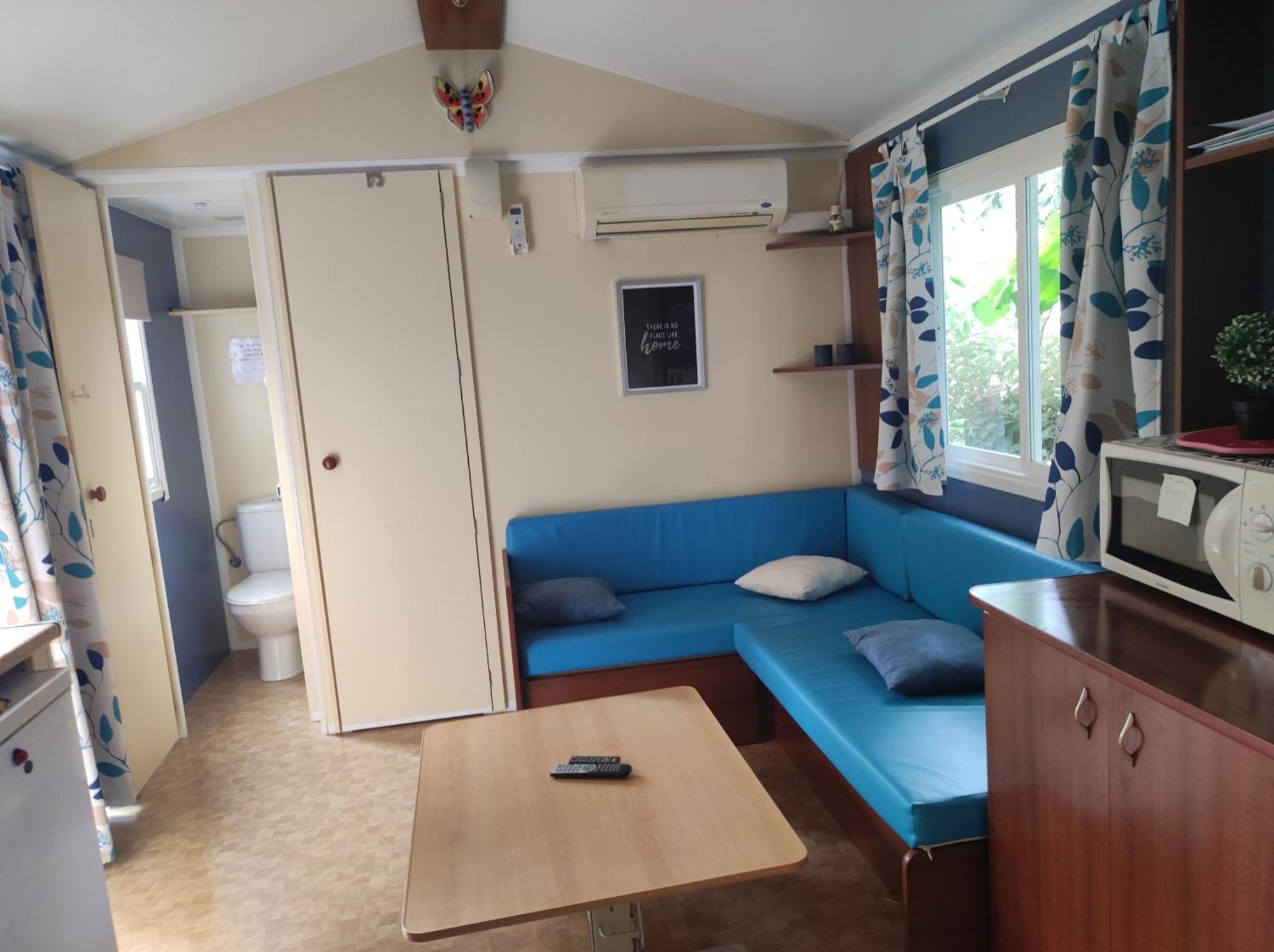 Vacances Familiales Dans Camping Avec Piscine Fréjus Pokoj fotografie