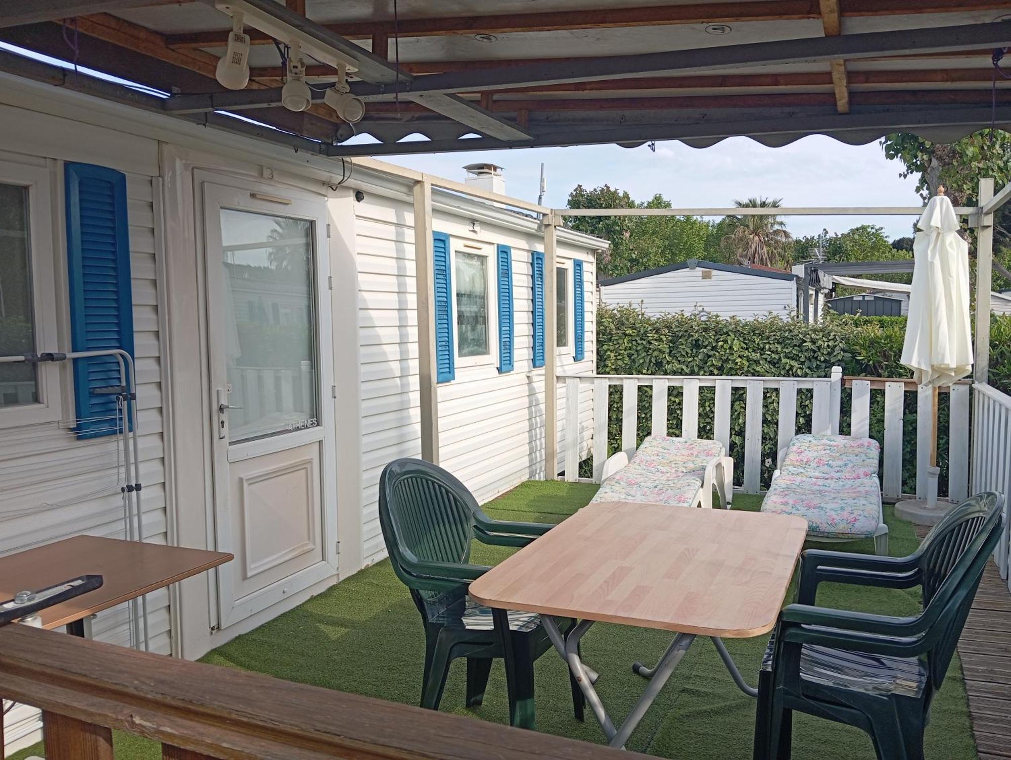 Vacances Familiales Dans Camping Avec Piscine Fréjus Pokoj fotografie